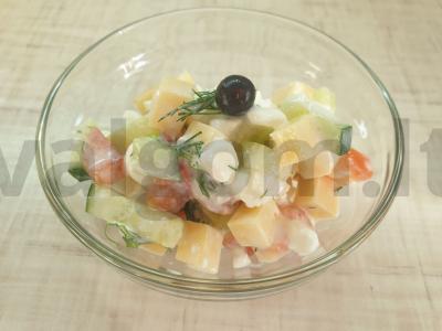 Daržovių salotas „Slaptas kodas“ pagrindine nuotrauka