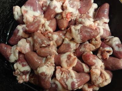 Vištienos širdelės su daržovėmis Žingsnis 1