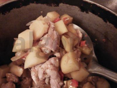 Namų stiliaus bulvės su vištienos krūtinėle pagrindine nuotrauka