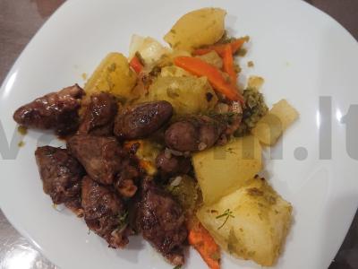 Vištienos širdelės su daržovėmis pagrindine nuotrauka