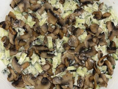 Salotas „Švelnus“ su vištiena ir pievagrybiais Žingsnis 5