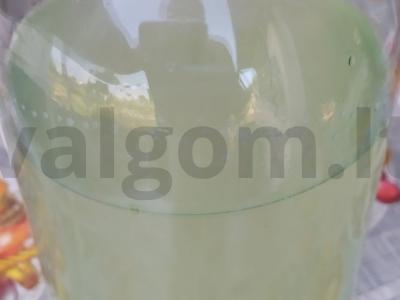 Namų kvasas iš dviejų rūšių duonos pagrindine nuotrauka