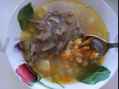 Žirnių sriuba su kiauliena pagrindine nuotrauka