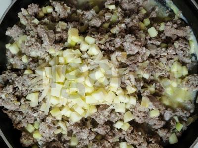 Originalūs kanelloni su mėsa, vištienos kepenėlėmis ir cukinijomis Žingsnis 1