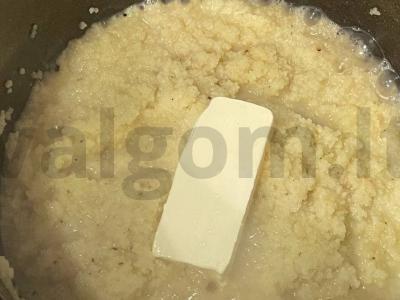 Greitas kuskusas su migdolų pienu, granatu ir citrina Žingsnis 1