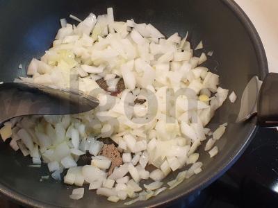 Vištienos filė grietinės ir grybų padaže Žingsnis 2