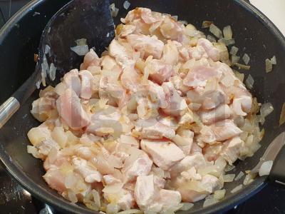 Vištienos filė grietinės ir grybų padaže Žingsnis 3