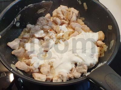 Vištienos filė grietinės ir grybų padaže Žingsnis 4