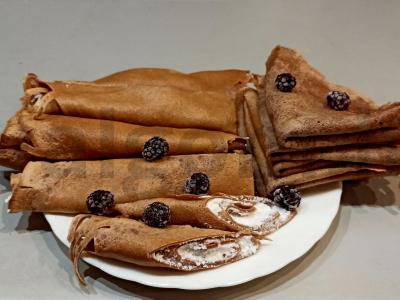 Šokoladiniai blynai su varškės įdaru pagrindine nuotrauka