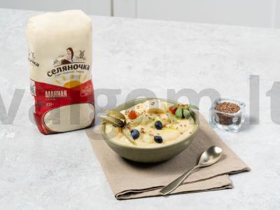 Manų košė su vaisiais kokosų piene pagrindine nuotrauka