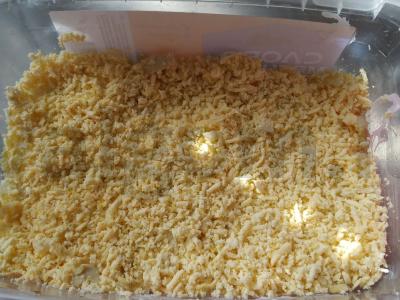 Salotas „Mimoza“ su rūkytomis silkėmis Žingsnis 5