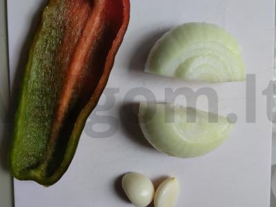 Bolognese padažas su jautienos faršu ir česnaku Žingsnis 1