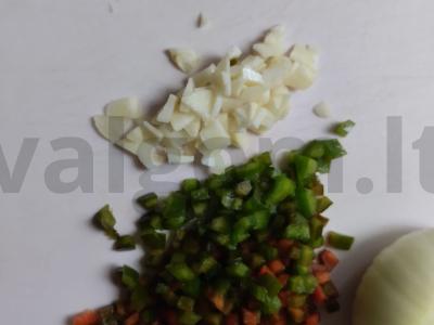 Bolognese padažas su jautienos faršu ir česnaku Žingsnis 2