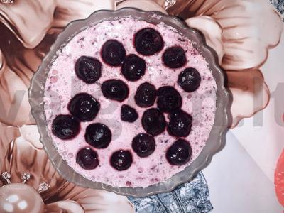 Mėlynių musas su grietinėlėmis pagrindine nuotrauka