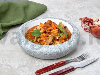 Daržovių troškinys su saulėgrąžų sėklomis pagrindine nuotrauka