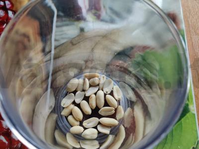 Namų gamybos žemės riešutų pienas Žingsnis 1