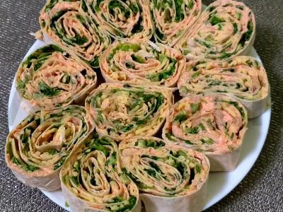 Tortilija su ikra, sūriu ir žolelėmis pagrindine nuotrauka