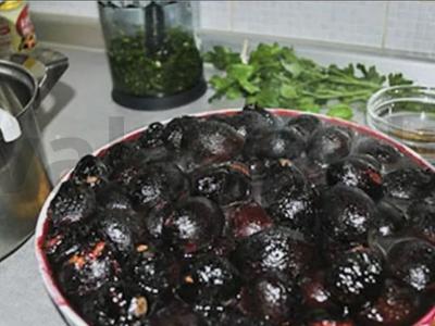 Tkemali su vyno actu Žingsnis 2