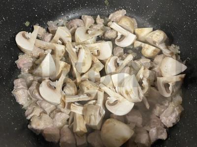 Troškinta mėsa su daržovėmis Žingsnis 2