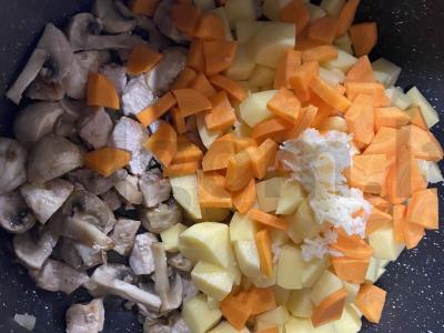 Troškinta mėsa su daržovėmis Žingsnis 3