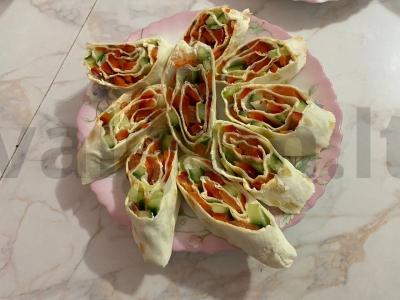 Rulėliai su žuvimi ir daržovėmis pagrindine nuotrauka