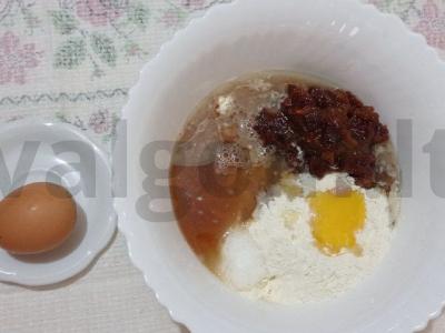 Purios „Arbatos“ pyragas su uogiene ir razinomis Žingsnis 1