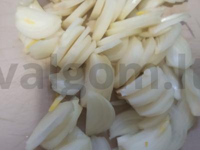 Kepta kiaulienos kepenėlė su svogūnais Žingsnis 3