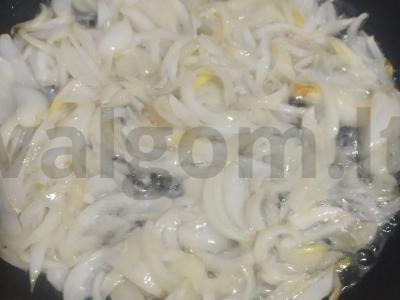 Kepta kiaulienos kepenėlė su svogūnais Žingsnis 4