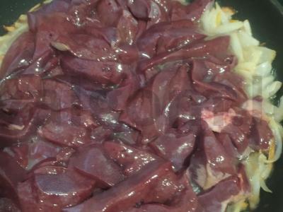 Kepta kiaulienos kepenėlė su svogūnais Žingsnis 5