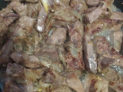 Kepta kiaulienos kepenėlė su svogūnais Žingsnis 6