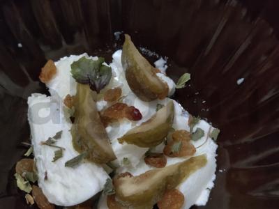 Desertinis jogurtas su figomis, razinomis ir mėta Žingsnis 5