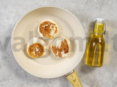 Sūrio blynai su šokoladiniu kremu Žingsnis 2