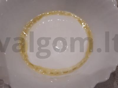 Skanus greitas pyragas su kefyru ir kriaušių uogiene Žingsnis 2