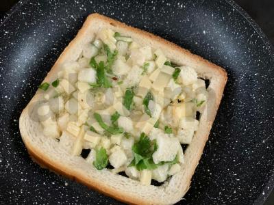 Prancūziška kiaušinienė ant tostų Žingsnis 3