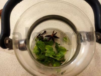 Mėtų arbata su laimu ir cinamonu Žingsnis 1