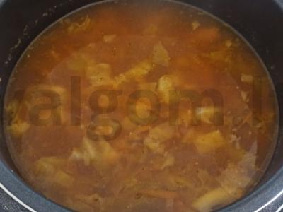 Kopūstų sriuba pietums pagrindine nuotrauka