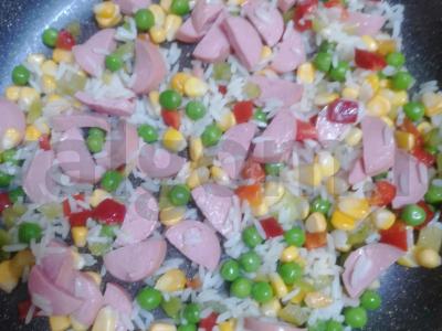 Pavasarinė frittata su daržovėmis, sūriu ir dešrelėmis Žingsnis 1