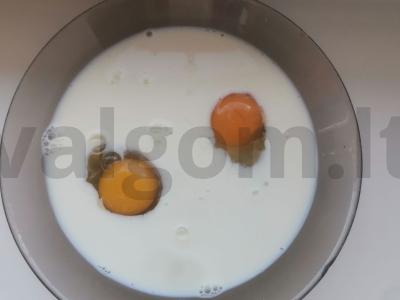 Pavasarinė frittata su daržovėmis, sūriu ir dešrelėmis Žingsnis 2