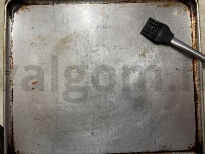 Krustyta mėsos pica su mocarelos plutele ir marinuotais agurkais Žingsnis 1