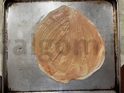 Krustyta mėsos pica su mocarelos plutele ir marinuotais agurkais Žingsnis 4