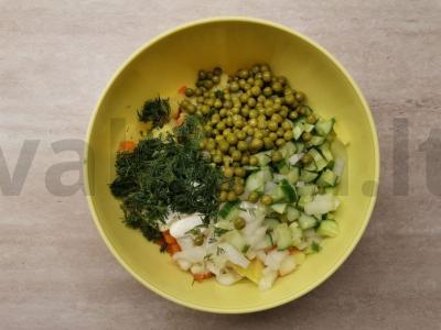 Išskirtinė salotos su marinuotais grybais Žingsnis 4