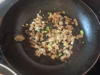 Blynai su faršu ir žaliu svogūnu Žingsnis 2