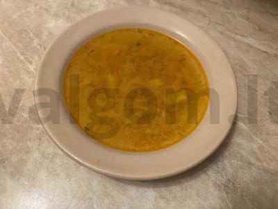 Vištienos ir daržovių kopūstų sriuba pagrindine nuotrauka