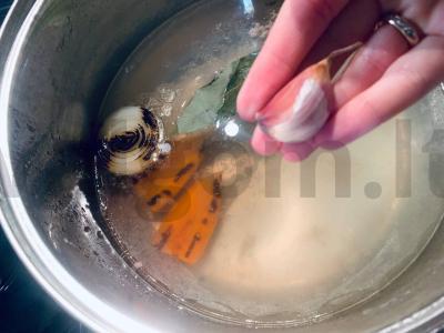 Kvapnus vištienos sultinys Žingsnis 8