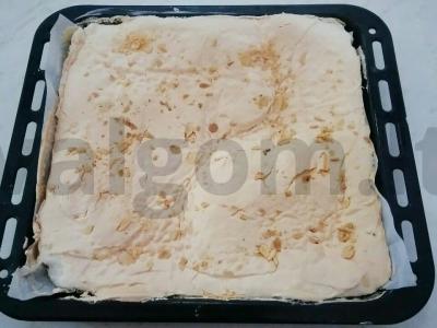 Meringos ritinys su uogomis ir grietinėlės kremu Žingsnis 4