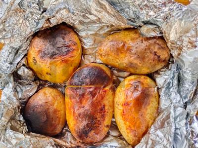 Kepta bulvė su česnaku pagrindine nuotrauka