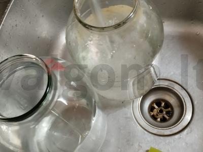 Sūdyti pomidorai žiemai su estragonu Žingsnis 2