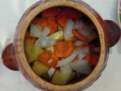 Skani troškinys su triušiu puode Žingsnis 1