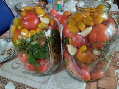 Sūdyti pomidorai žiemai su estragonu Žingsnis 5