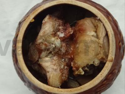 Skani troškinys su triušiu puode pagrindine nuotrauka